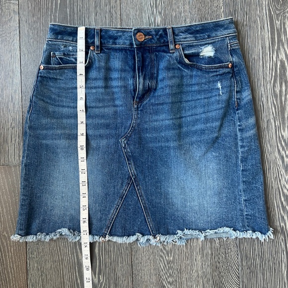 Loft Tribal Blue Jean Denim Frayed Hem Mini Skirt. Women’s 4 - Picture 5 of 8